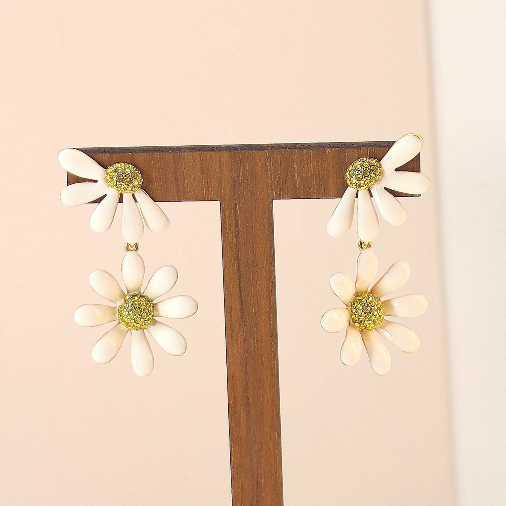 Kate SPADE Gold Plated Enamel Daisy Flower Stud Earrings Style